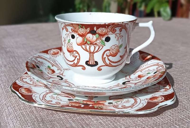 Superb 1930s English Bell China 12 Piece Teaset (Shore & Coggins Trademark) with Hand Painted Leaves