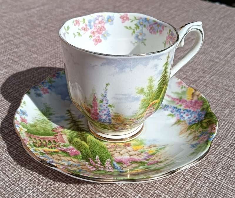 Supplied to Her Majesty Queen Mary Rare Royal Albert 1927-1935 Kentish Rockery Pattern Duo No 1 of 2
