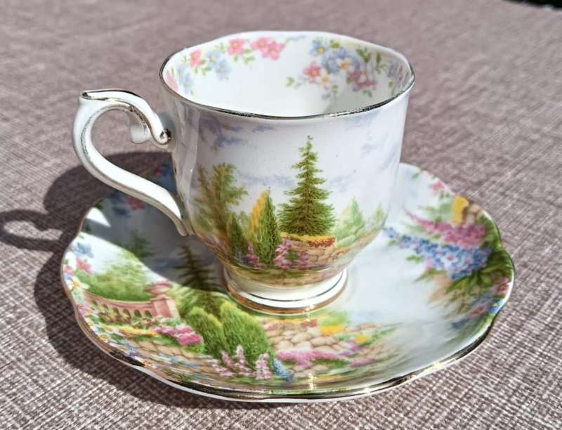 Supplied to Her Majesty Queen Mary Rare Royal Albert 1927-1935 Kentish Rockery Pattern Duo No 1 of 2