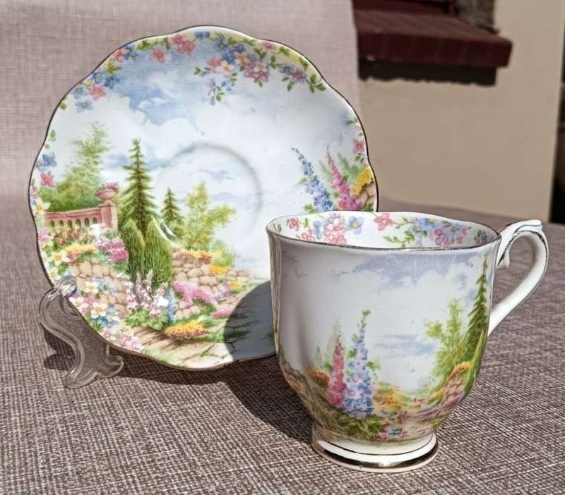 Supplied to Her Majesty Queen Mary Rare Royal Albert 1927-1935 Kentish Rockery Pattern Duo No 1 of 2