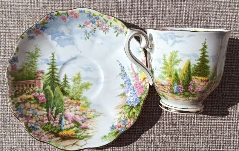 Supplied to Her Majesty Queen Mary Rare Royal Albert 1927-1935 Kentish Rockery Pattern Duo No 1 of 2