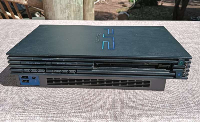 SONY PLAYSTATION 2 FAT CONSOLE MODEL 39004 WORKING WITH PS2 BAKUGAN GAME