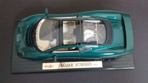 Maisto - Scale 1/18 Jaguar XJ220  1992  Special Edition model