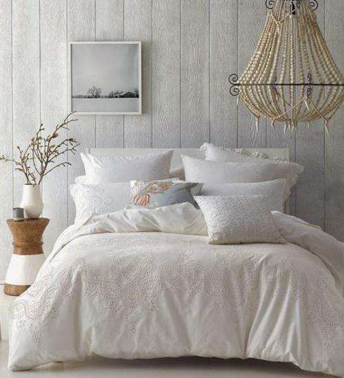 Double Duvet Cover Set. Fleur Flocked. White 144 thread count reverse. Absolutely beautiful