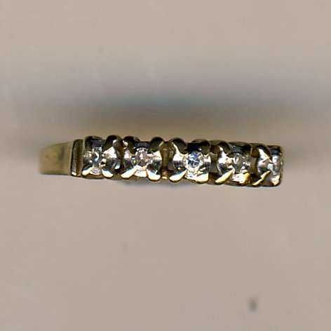 14 ct gold ring with 5 diamonds as per scan