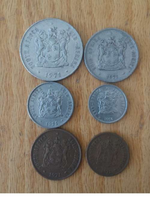1971 Coat of Arms, bronze and nickel coins
