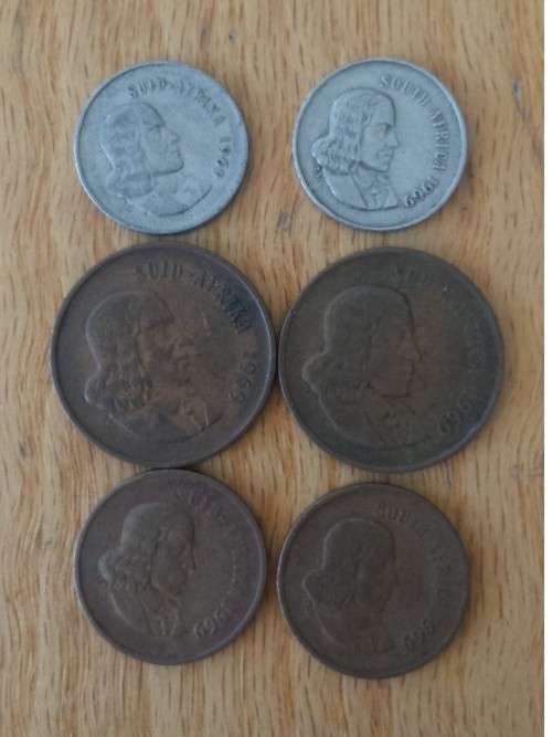 1969 J v Riebeeck, bronze and nickel coins. R24