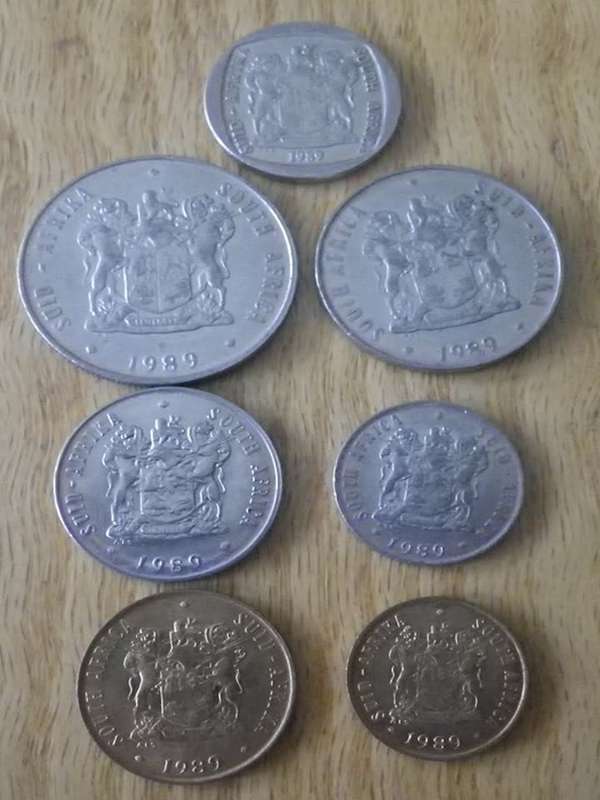 (1989 Coat of Arms, bronze and nickel coins. 1c.2c.10c.20c.50c.R1.R2) R38