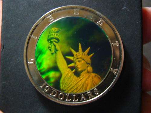 Republic of Liberia 2000 $10 Statue of Liberty Hologram Coin in Holder
