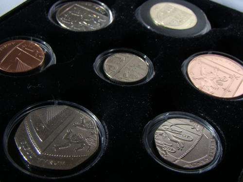 2008 UNITED KINGDOM ROYAL SHIELD OF ARMS 7 COIN PROOF SET IN PRESENTATION CASE