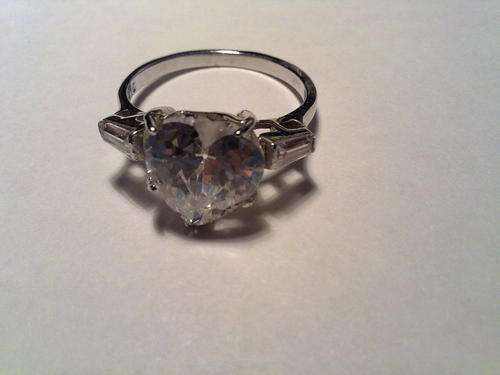 ~RARE~VALENTINES~Heart shapped diamond style ring~~~~
