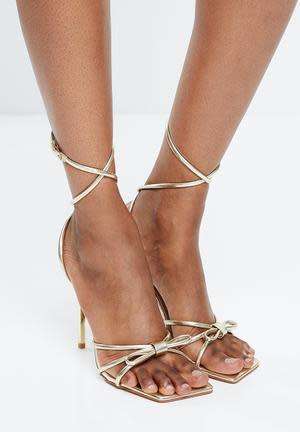 Simmi London Samia heeled sandals with bow details in gold UK 7