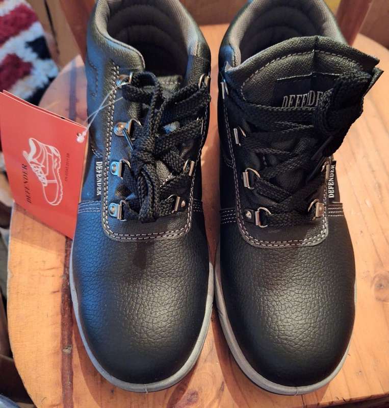 Defender Safety Boots (Iron Tip) uk 4