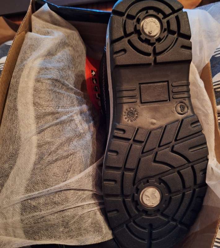 Defender Safety Boots (Iron Tip) uk 4
