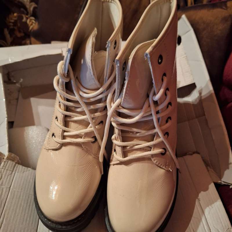 Superblast Xaria lace up boots - milk