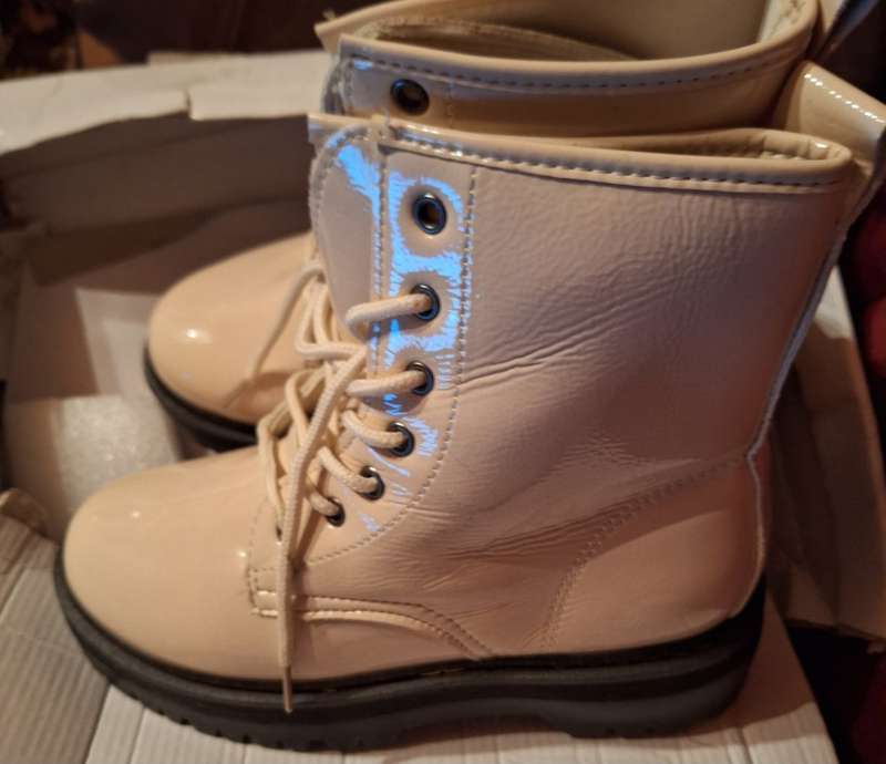 Superblast Xaria lace up boots - milk