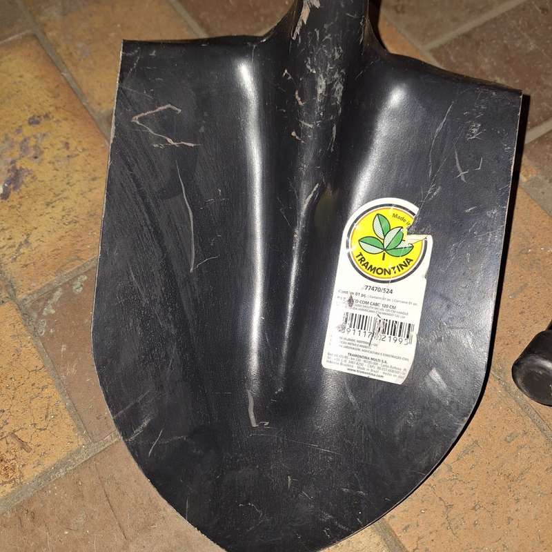 Tramontina - American Round Mouth Shovel With 120Cm Wooden Handle