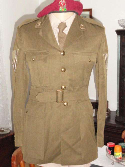 Medics tunic jacket and beret only with insignia