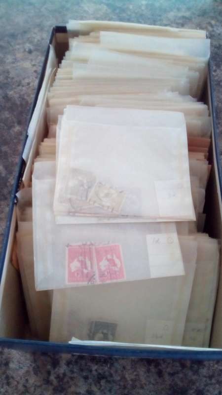 Australia - Shoe-box full of **mint-used stamps - from 1913 - 1984 - huge value!