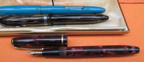 OLD SHEAFER'S CASE WITH 3 FOUNTAIN PENS