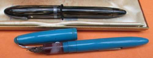 OLD SHEAFER'S CASE WITH 3 FOUNTAIN PENS