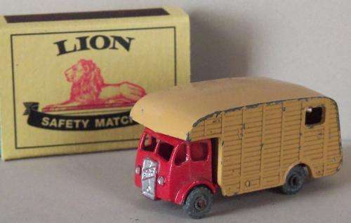 MATCHBOX No 35 MARSHALL HORSE BOX