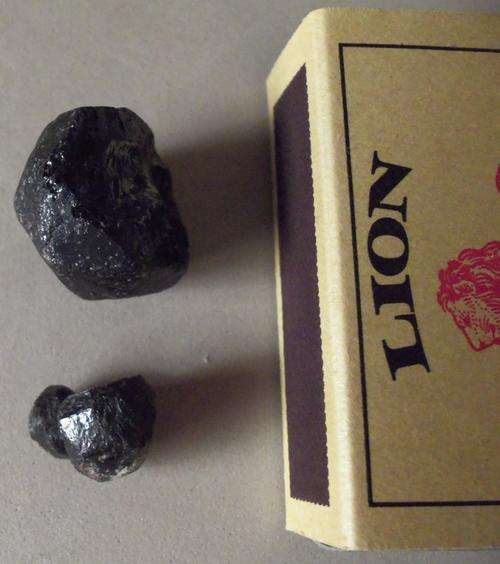 SEMI-PRECIOUS STONES - GARNETS (PYROPE)