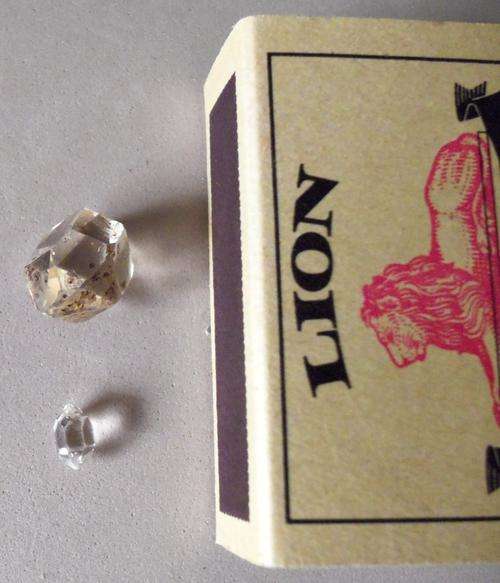SEMI-PRECIOUS STONES - QUARTZ CRYSTALS