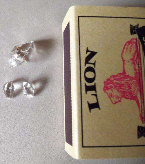 SEMI-PRECIOUS STONES - QUARTZ CRYSTALS