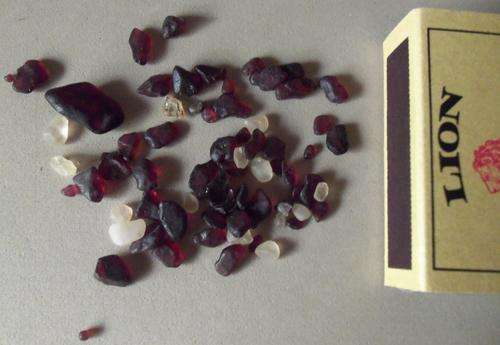 SEMI-PRECIOUS STONES - GARNET (PYROPE) - WALVIS BAY