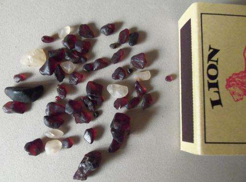 SEMI-PRECIOUS STONES - GARNET (PYROPE) - WALVIS BAY
