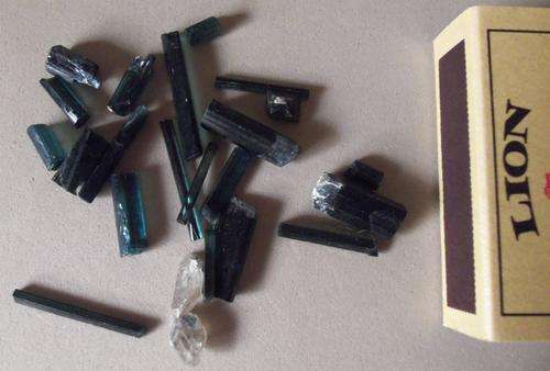 SEMI-PRECIOUS STONES - TOURMALINE CRYSTALS