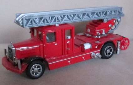 1932 MERCEDES-BENZ LADDER TRUCK - MATCHBOX MODELS OF YESTERYEAR YFE05