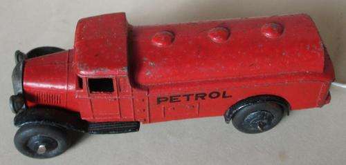 DINKY TOYS No 25d by MECCANO LTD LIVERPOOL - PETROL TANKER