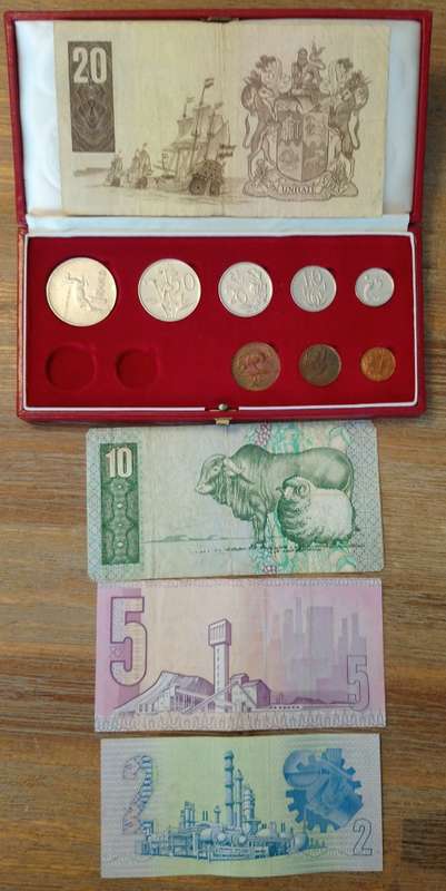 NICE SOUTH AFRICAN COIN & NOTE COLLECTION  ( READ DESCRIPTION)