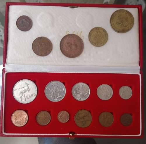 OWN A PIECE OF SOUTH AFRICAN HISTORY - SA CIRCULATED COINS IN BOX   ( READ DESCRIPTION)