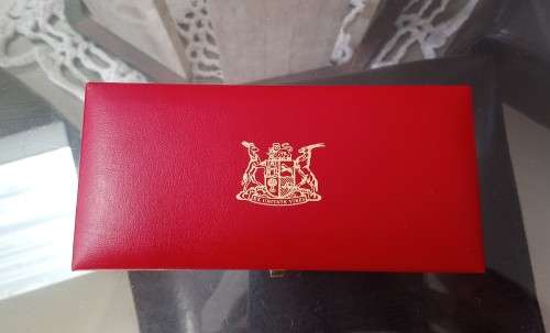 OWN A PIECE OF SOUTH AFRICAN HISTORY - SA CIRCULATED COINS IN BOX   ( READ DESCRIPTION)
