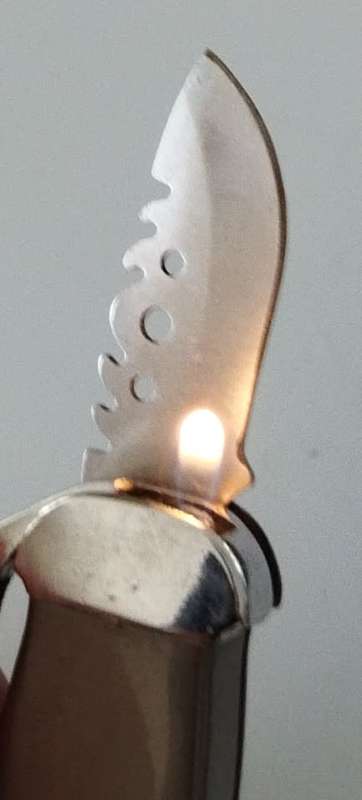 4 x Knives with pouches