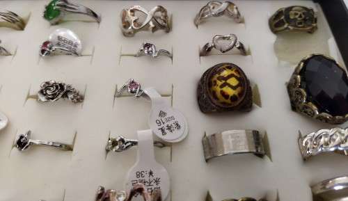 Box with 34 rings