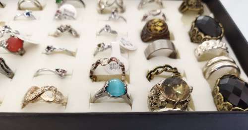 Box with 34 rings