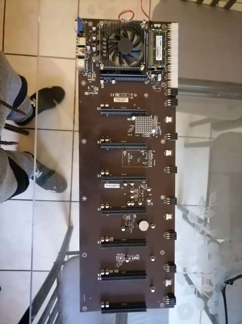 Riserless motherboard