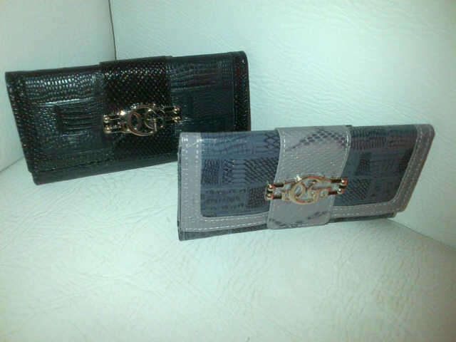 GUESS PURSE