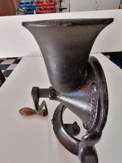 No. 1 Snye & Co Coffee grinder - small crack