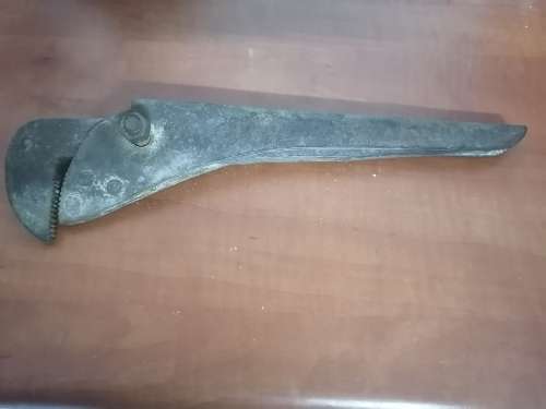 Foot print wrench