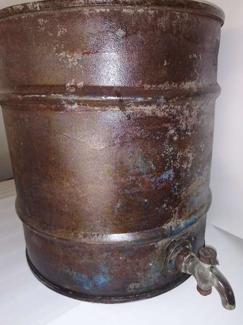 Very old heavy drum with tap +/- 30 lt