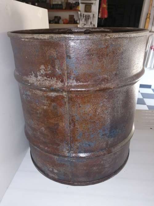 Very old heavy drum with tap +/- 30 lt