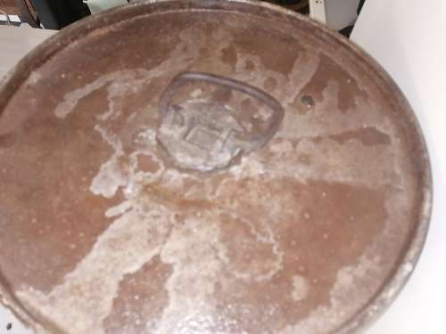 Very old heavy drum with tap +/- 30 lt