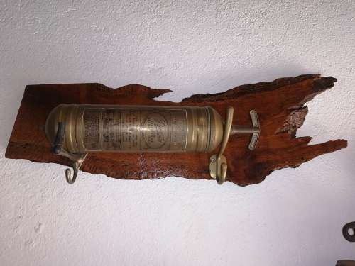 Fireextinguisher mounted on piece of Olienwood