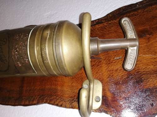 Fireextinguisher mounted on piece of Olienwood