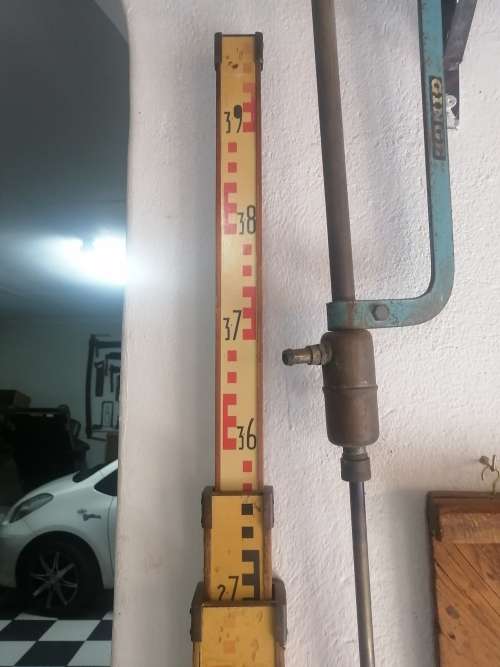 Dumpy level used E-Grad Staff
